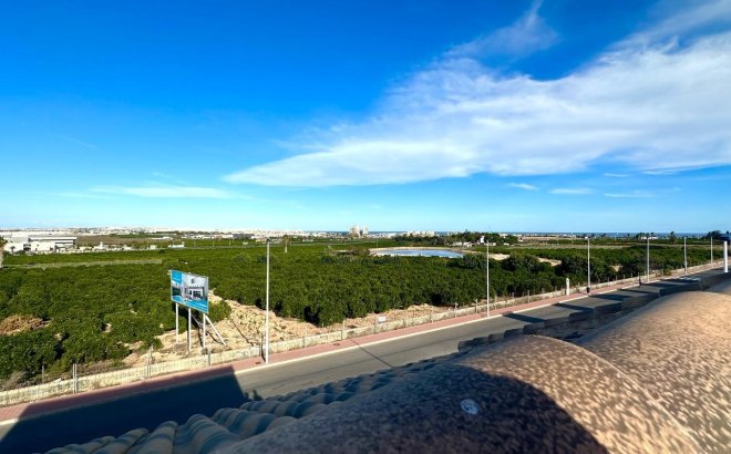 Herverkoop - Town House -
Torrevieja - La Siesta