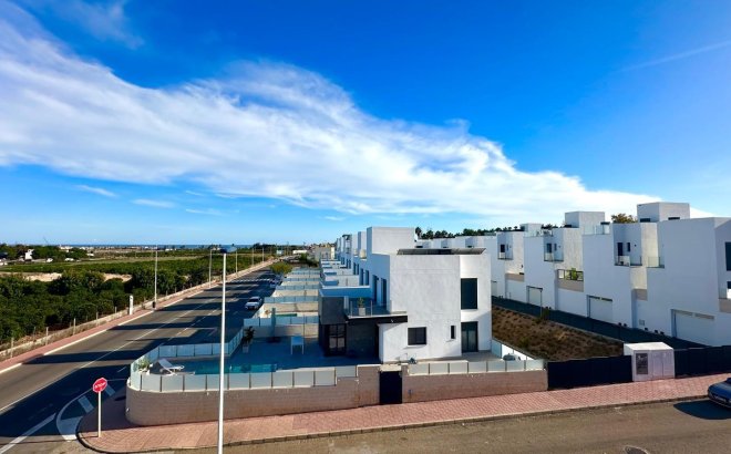 Herverkoop - Town House -
Torrevieja - La Siesta