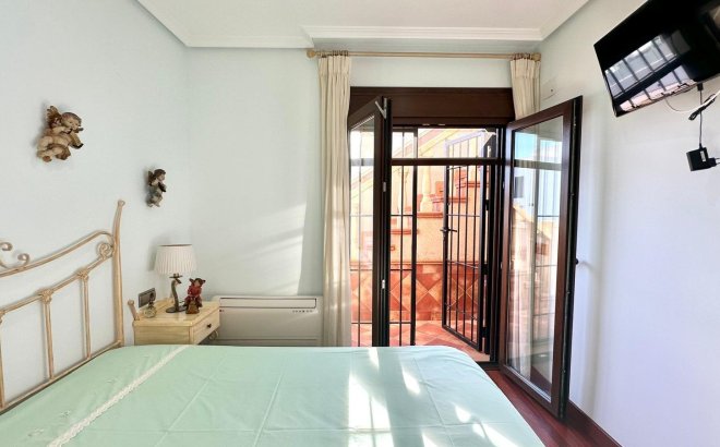 Herverkoop - Town House -
Torrevieja - La Siesta