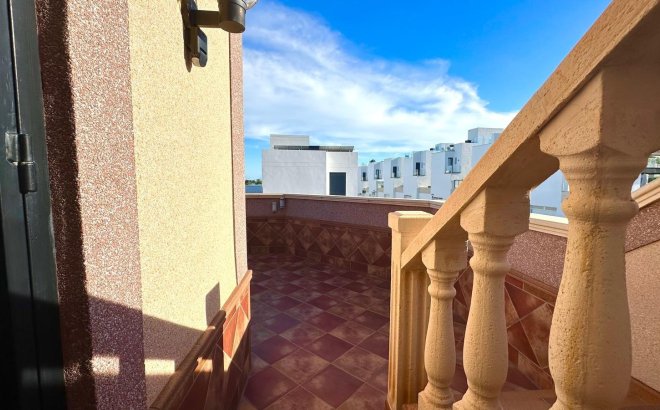 Herverkoop - Town House -
Torrevieja - La Siesta