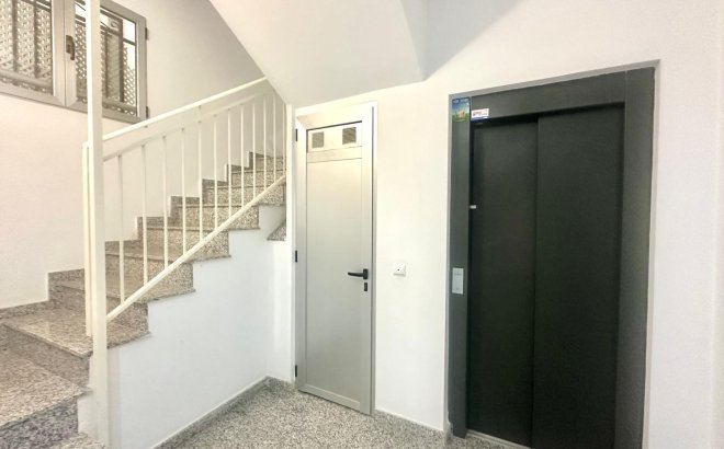 Herverkoop - Appartement -
Torrevieja - La Mata