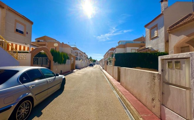 Resale - Bungalow -
Torrevieja - Torretas