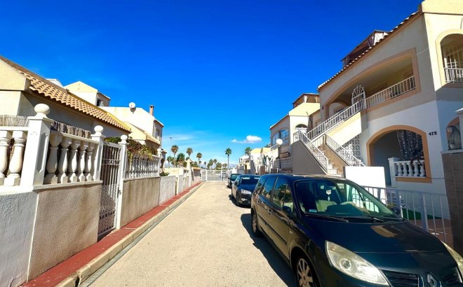 Resale - Bungalow -
Torrevieja - Torretas
