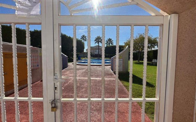 Resale - Bungalow -
Torrevieja - Torretas