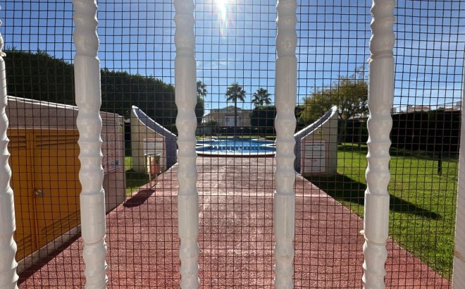 Resale - Bungalow -
Torrevieja - Torretas