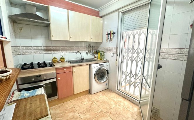 Resale - Bungalow -
Torrevieja - Torretas