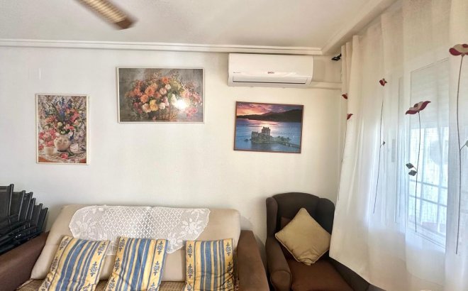 Resale - Bungalow -
Torrevieja - Torretas