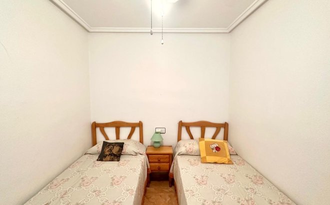 Resale - Bungalow -
Torrevieja - Torretas