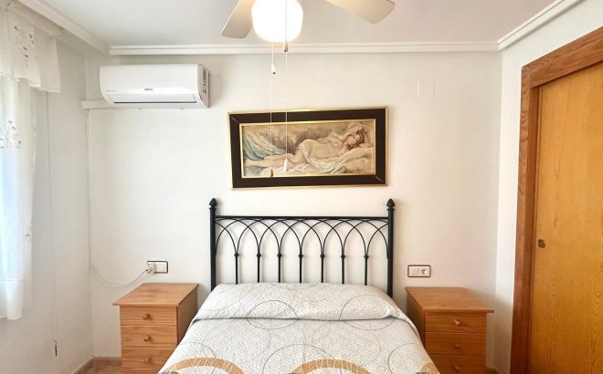 Resale - Bungalow -
Torrevieja - Torretas