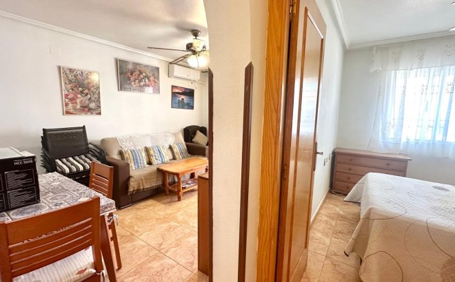 Resale - Bungalow -
Torrevieja - Torretas