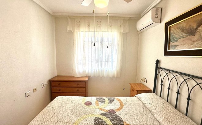 Resale - Bungalow -
Torrevieja - Torretas