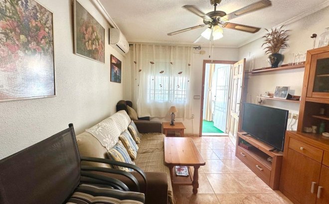 Resale - Bungalow -
Torrevieja - Torretas