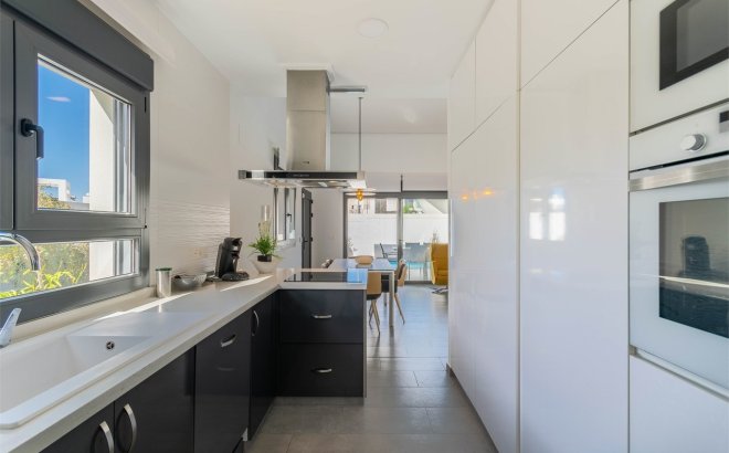 Resale - Villa -
Benijofar - Costa Blanca