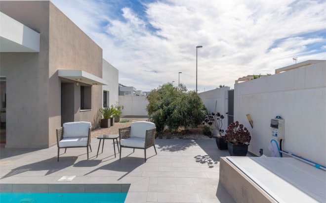 Resale - Villa -
Benijofar - Costa Blanca