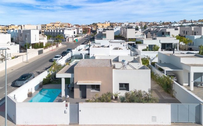 Resale - Villa -
Benijofar - Costa Blanca