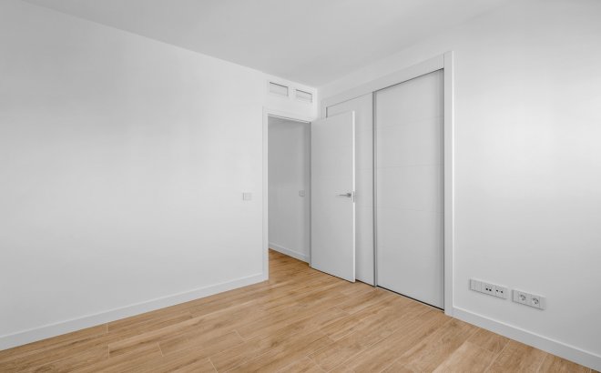 Resale - Apartment -
Punta Prima - Costa Blanca