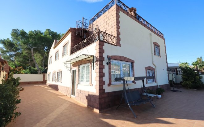 Resale - Villa -
Torrevieja - Costa Blanca