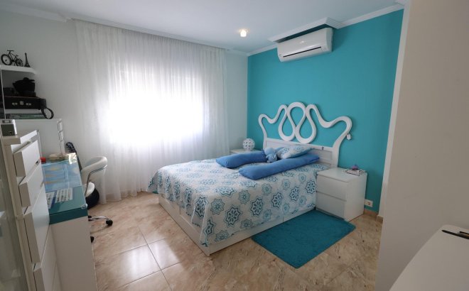 Resale - Villa -
Torrevieja - Costa Blanca