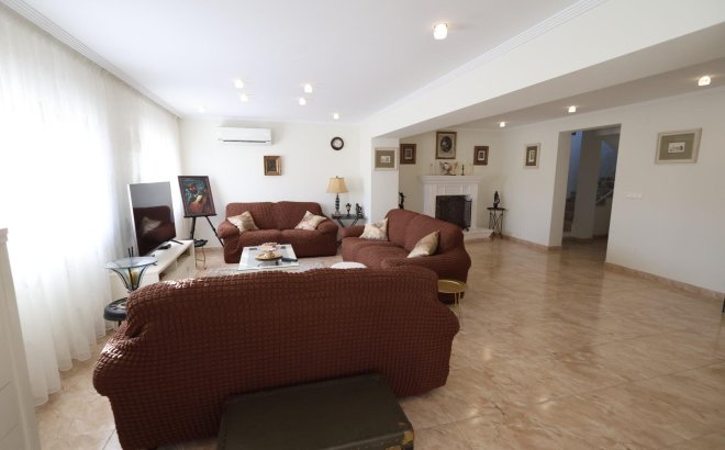 Resale - Villa -
Torrevieja - Costa Blanca
