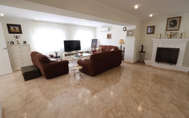 Resale - Villa -
Torrevieja - Costa Blanca