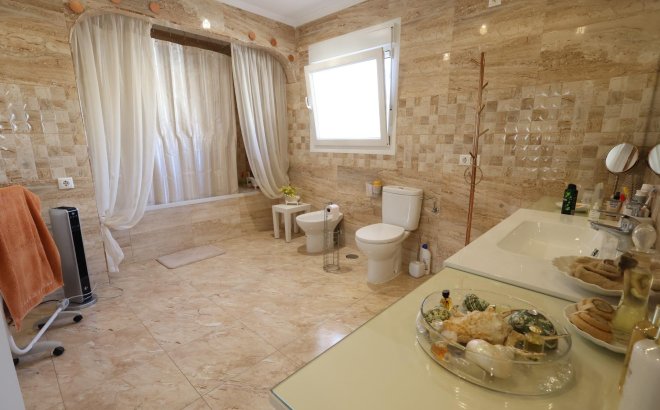 Resale - Villa -
Torrevieja - Costa Blanca