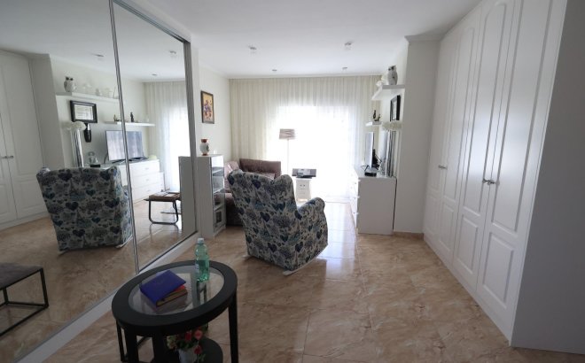 Resale - Villa -
Torrevieja - Costa Blanca