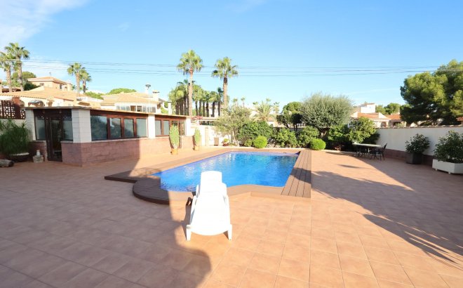 Resale - Villa -
Torrevieja - Costa Blanca