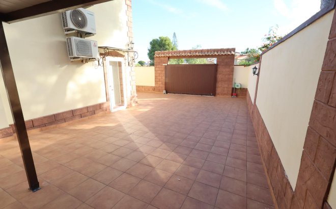 Resale - Villa -
Torrevieja - Costa Blanca