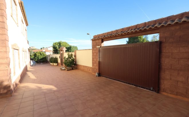 Resale - Villa -
Torrevieja - Costa Blanca
