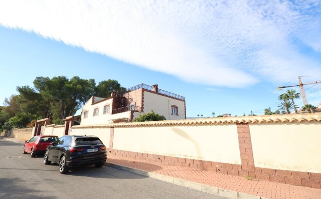 Resale - Villa -
Torrevieja - Costa Blanca