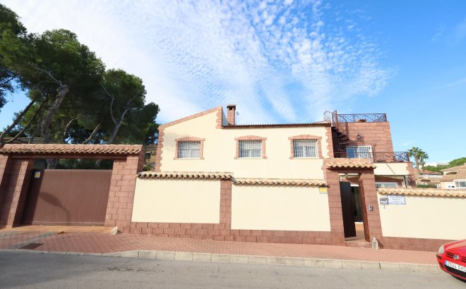 Resale - Villa -
Torrevieja - Costa Blanca