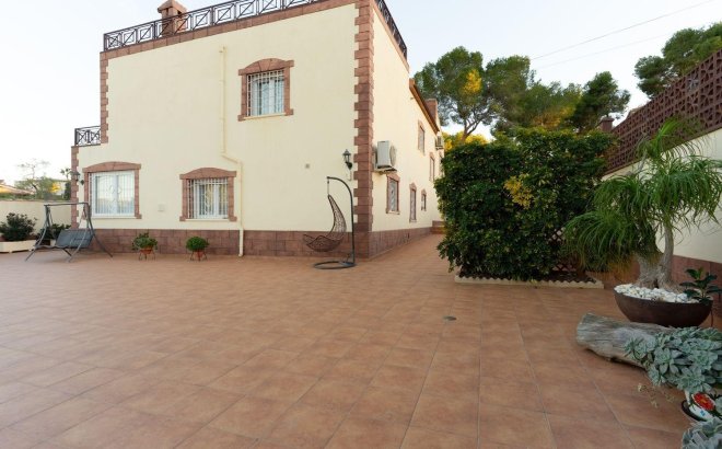 Resale - Villa -
Torrevieja - Los Balcones - Los Altos del Edén