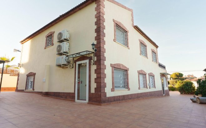 Resale - Villa -
Torrevieja - Los Balcones - Los Altos del Edén