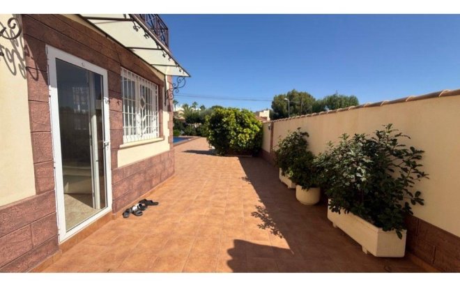 Resale - Villa -
Torrevieja - Los Balcones - Los Altos del Edén