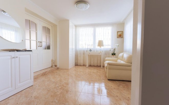 Resale - Villa -
Torrevieja - Los Balcones - Los Altos del Edén