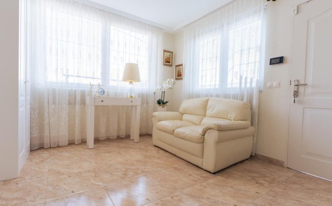 Resale - Villa -
Torrevieja - Los Balcones - Los Altos del Edén