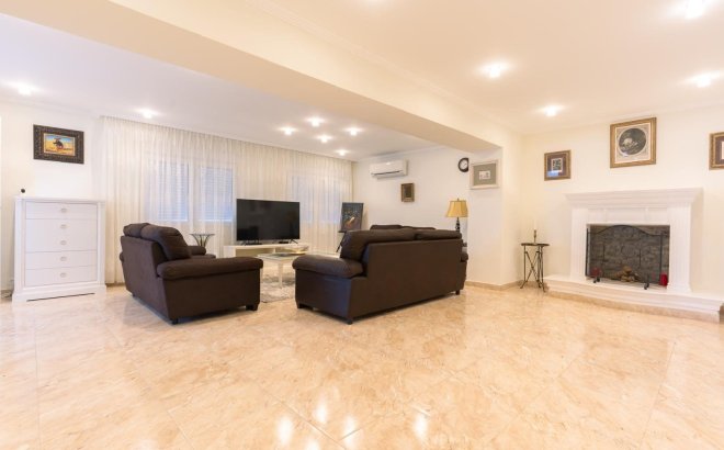 Resale - Villa -
Torrevieja - Los Balcones - Los Altos del Edén