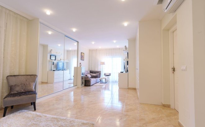 Resale - Villa -
Torrevieja - Los Balcones - Los Altos del Edén