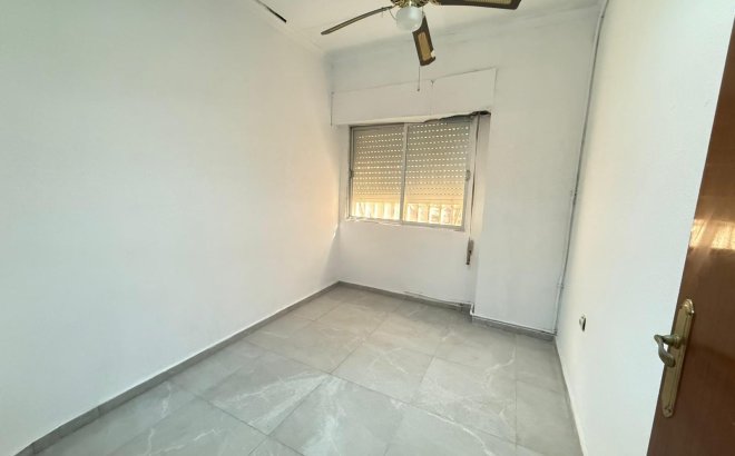 Resale - Apartment -
Torrevieja - Playa de los Locos