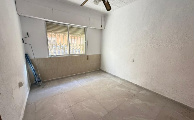 Resale - Apartment -
Torrevieja - Playa de los Locos