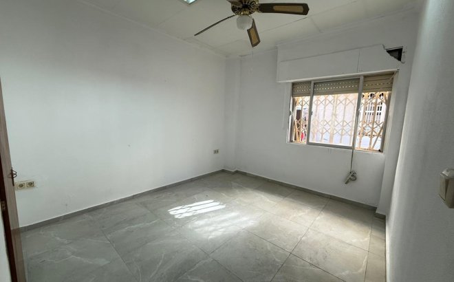 Resale - Apartment -
Torrevieja - Playa de los Locos