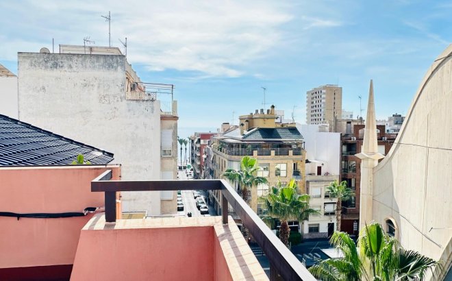 Herverkoop - Appartement -
Torrevieja - Centro