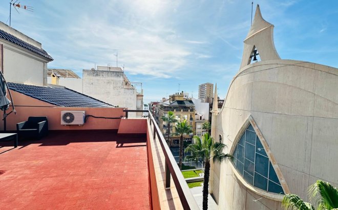 Herverkoop - Appartement -
Torrevieja - Centro