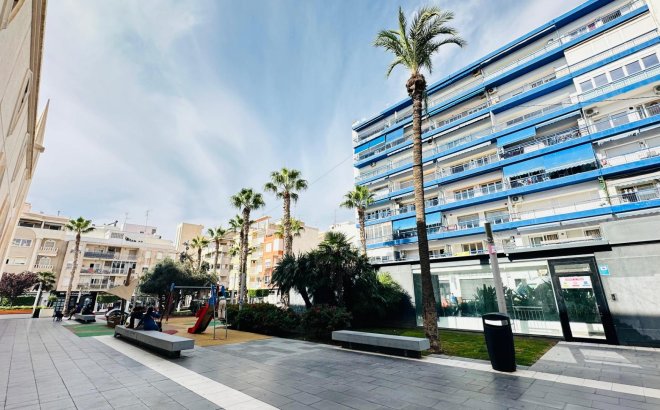 Herverkoop - Appartement -
Torrevieja - Centro