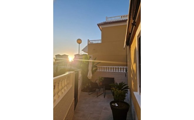 Resale - Dúplex -
Playa Flamenca - Costa Blanca