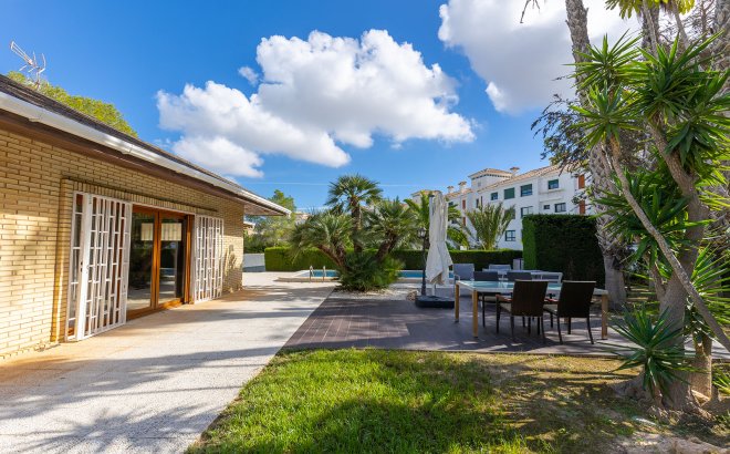 Resale - Villa -
Orihuela Costa - Costa Blanca