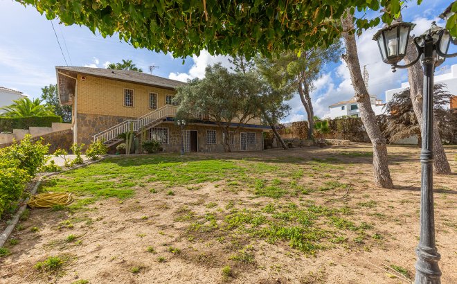 Resale - Villa -
Orihuela Costa - Costa Blanca