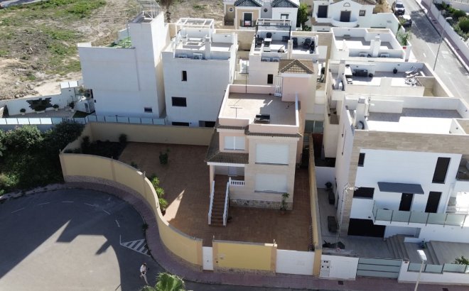 Resale - Villa -
Orihuela Costa - Costa Blanca