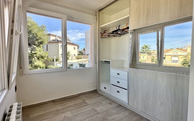 Resale - Villa -
Orihuela Costa - Costa Blanca