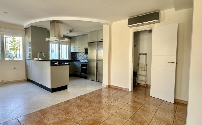 Resale - Villa -
Orihuela Costa - Costa Blanca